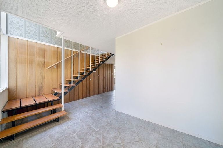 Photo of property in 1 Alwyn Avenue, Te Atatu South, Auckland, 0610