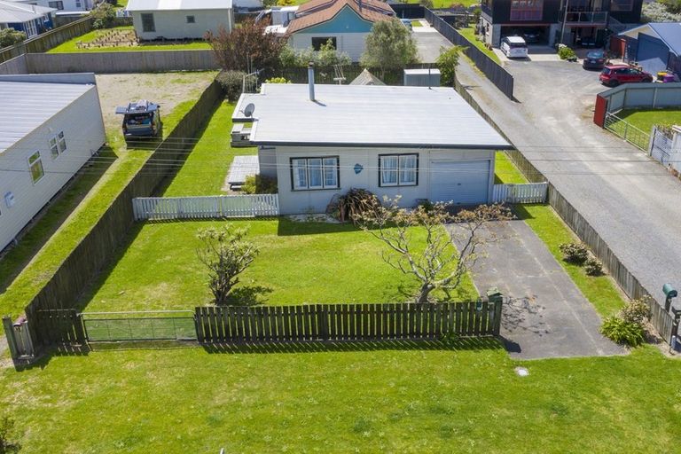 Photo of property in 27 Roore Street, Foxton Beach, Foxton, 4815