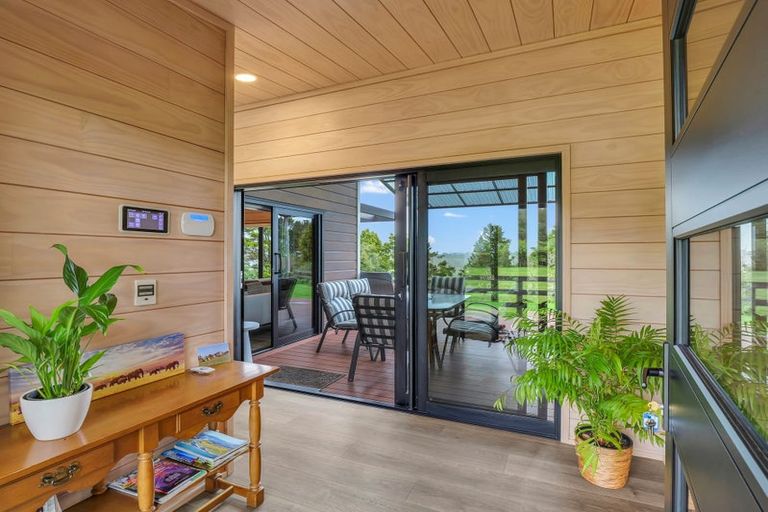 Photo of property in 346 Rahui Road, Otaki, 5583