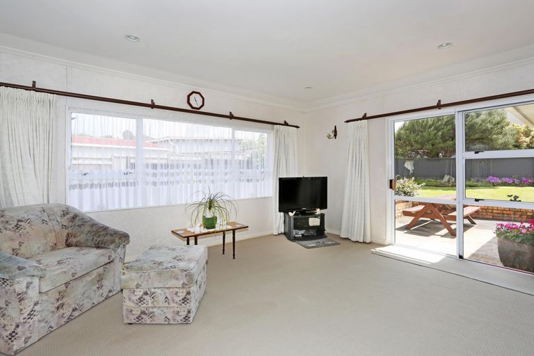 Photo of property in 18 Saint Johns Avenue, Tuakau, 2121