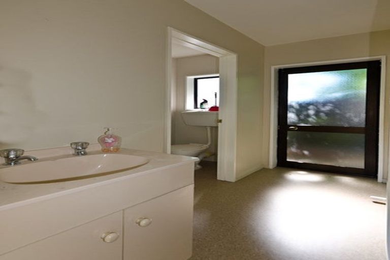 Photo of property in 5 Auburn Avenue, Upper Riccarton, Christchurch, 8041