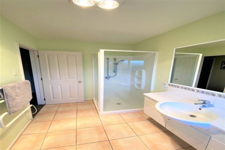 Photo of property in 8 Amdale Avenue, Broomfield, Christchurch, 8042