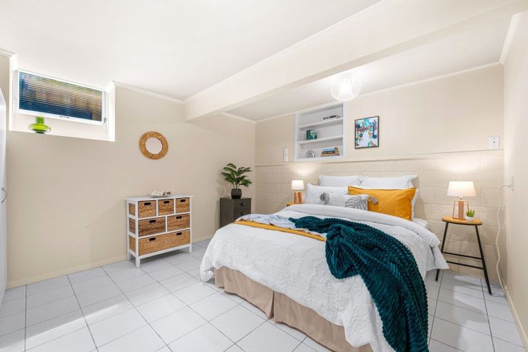 Photo of property in 33 Old Lake Road, Narrow Neck, Auckland, 0624