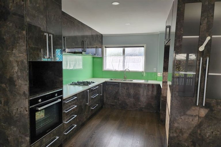 Photo of property in 1/1 Ribblesdale Road, Henderson, Auckland, 0612