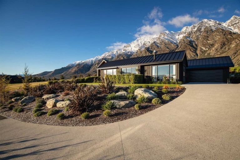 Photo of property in 25 Hackett Road, Jacks Point, Queenstown, 9371