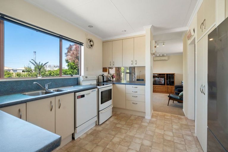 Photo of property in 18 Palliser Place, Milson, Palmerston North, 4414