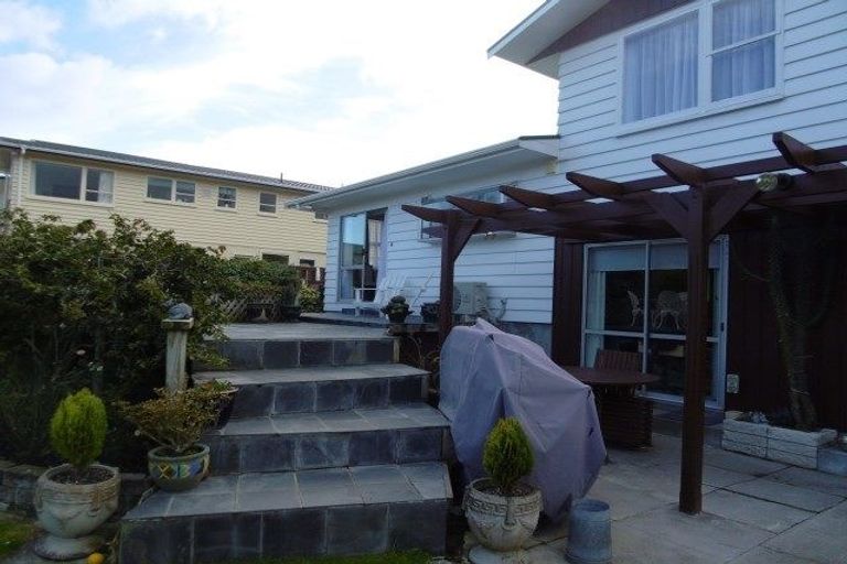 Photo of property in 28 Annan Grove, Papakowhai, Porirua, 5024