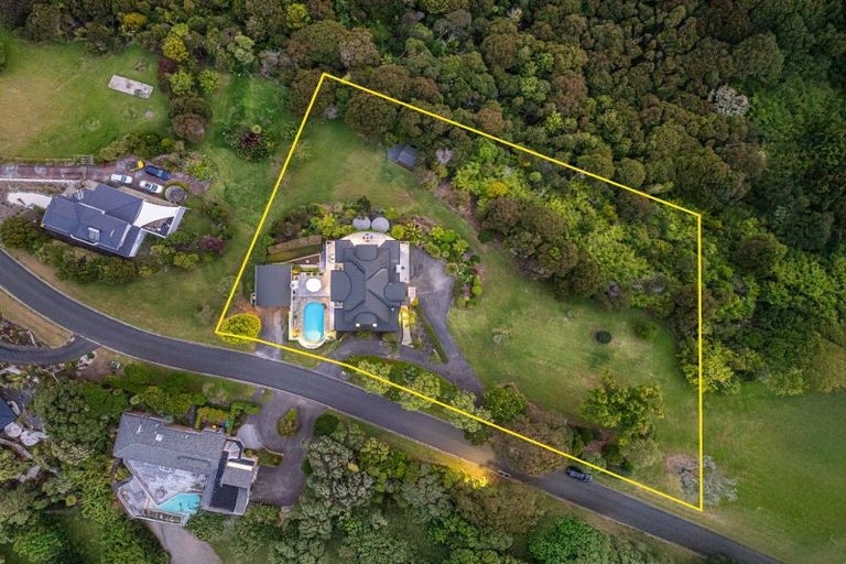 Photo of property in 2 Puriri Place, Sandspit, Warkworth, 0982