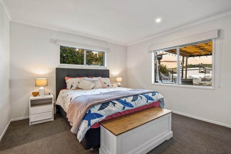 Photo of property in 16 Aporo Drive, Kumeu, 0810