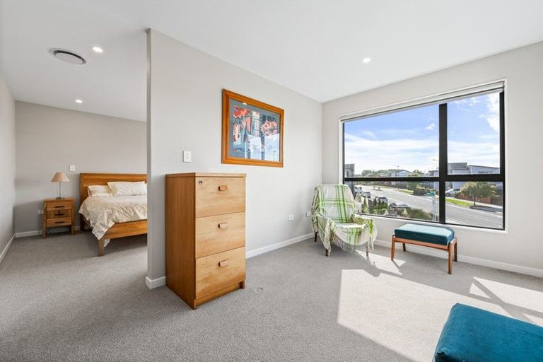 Photo of property in 38 Craigs Way, Hobsonville, Auckland, 0616