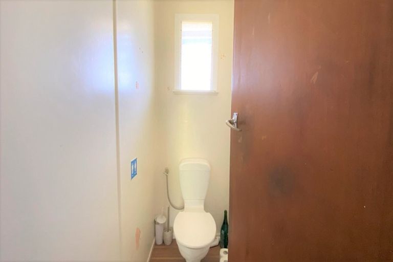 Photo of property in 17 William Souter Street, Forrest Hill, Auckland, 0620