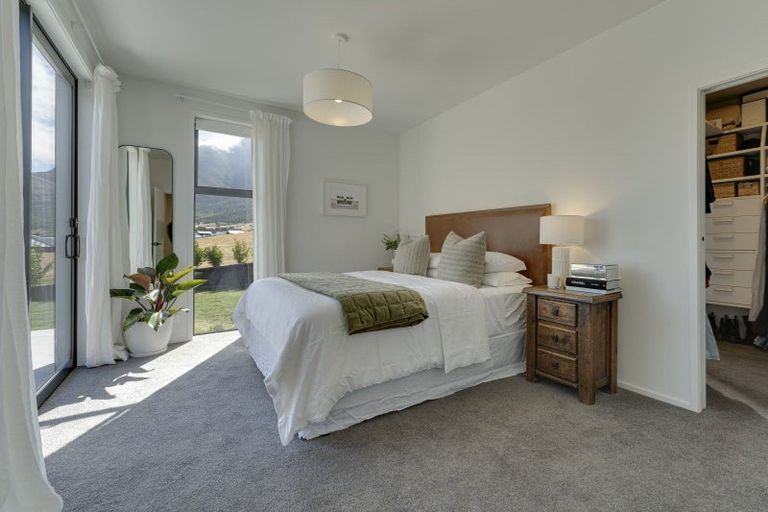 Photo of property in 52 Cunninghams Drive, Jacks Point, Queenstown, 9371