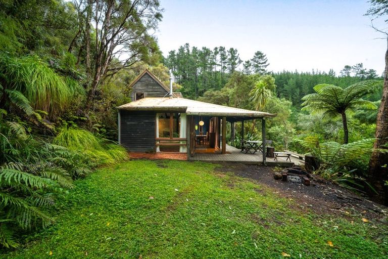 Photo of property in 99 Elmslie Road, Pinehaven, Upper Hutt, 5019