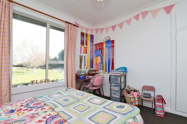 Photo of property in 43 Moore Road, Winton, 9781