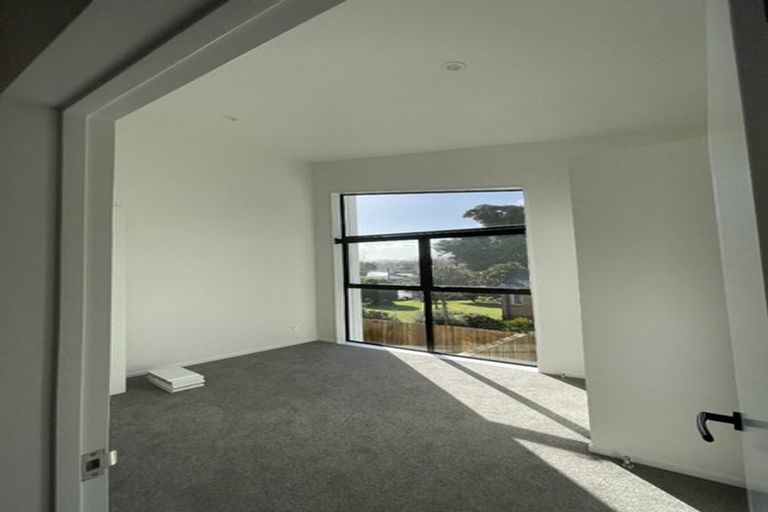 Photo of property in 8 Rangimarie Close, Opaheke, Papakura, 2113