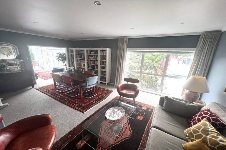 Photo of property in Kingsgate Flats, 10 Austin Street, Mount Victoria, Wellington, 6011