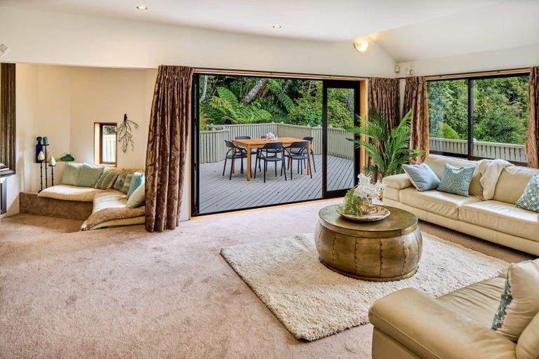 Photo of property in 9 Whiorau Grove, Lowry Bay, Lower Hutt, 5013