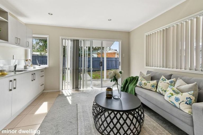 Photo of property in 34 Convair Crescent, Mangere, Auckland, 2022