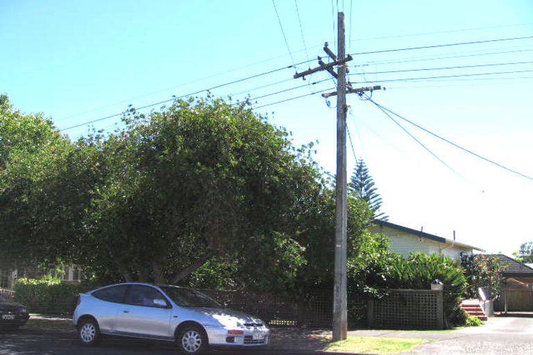 Photo of property in 1/5 Alma Road, Milford, Auckland, 0620