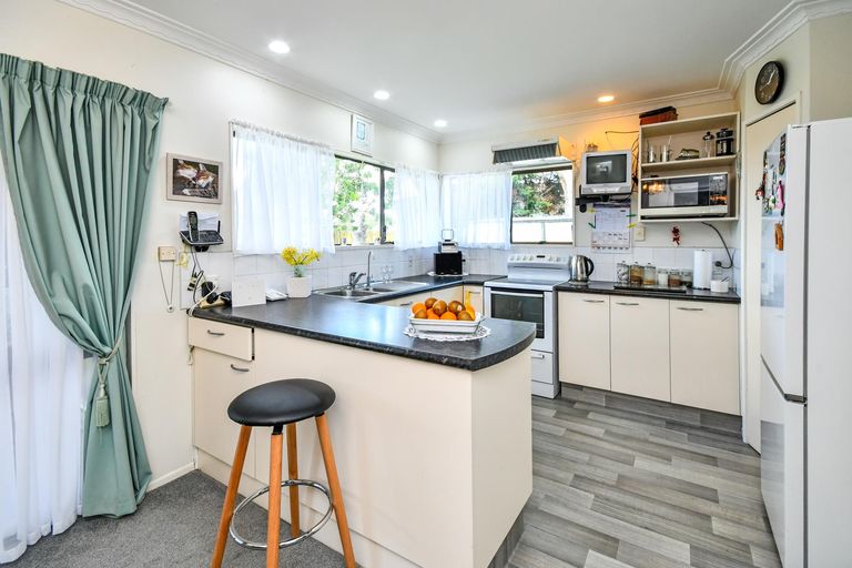 Photo of property in 23 Seaward Place, Wattle Downs, Auckland, 2103