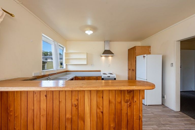 Photo of property in 2a Colchester Crescent, Newlands, Wellington, 6037