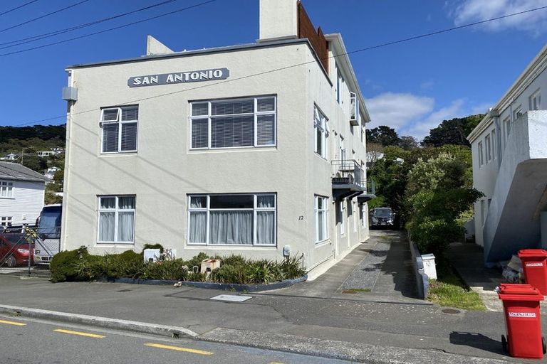 Photo of property in San Antonio Flats, 2/12 Kilbirnie Crescent, Kilbirnie, Wellington, 6022