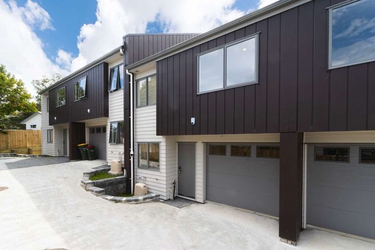 Photo of property in 6d Buisson Glade, West Harbour, Auckland, 0618