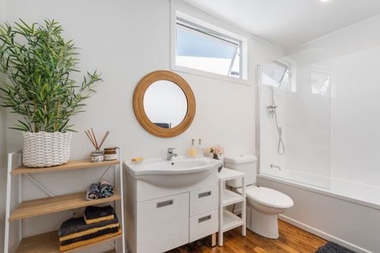 Photo of property in 2/21 Hythe Terrace, Mairangi Bay, Auckland, 0630