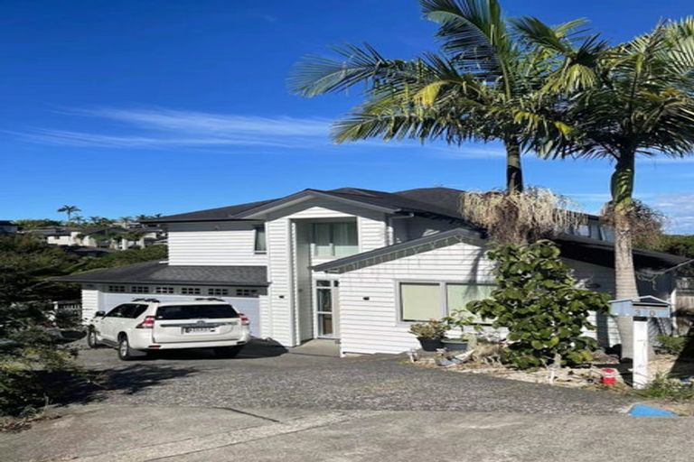 Photo of property in 30 Namsan Close, Fairview Heights, Auckland, 0632