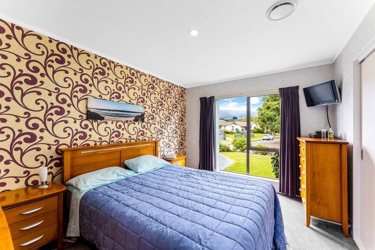 Photo of property in 42 Delaware Grove, Totara Park, Upper Hutt, 5018