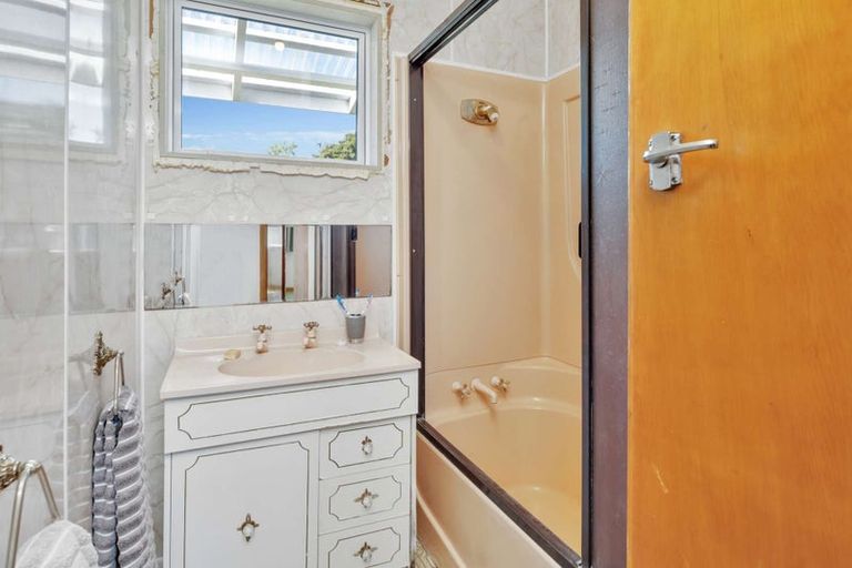 Photo of property in 82 Milton Terrace, Picton, 7220