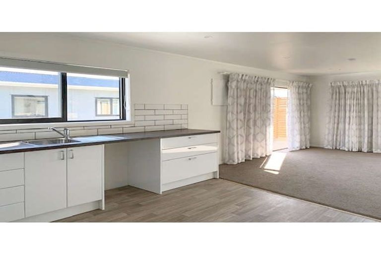 Photo of property in 27 Hinemoa Street, Levin, 5510