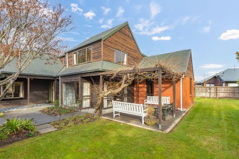 Photo of property in 9 Felstead Place, Avonhead, Christchurch, 8042