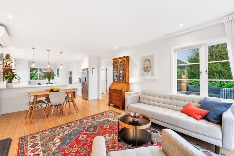 Photo of property in 9 Devon Street, Te Atatu South, Auckland, 0610