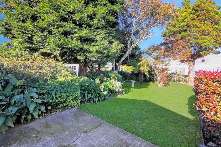 Photo of property in 1 Allardice Street, Dannevirke, 4930
