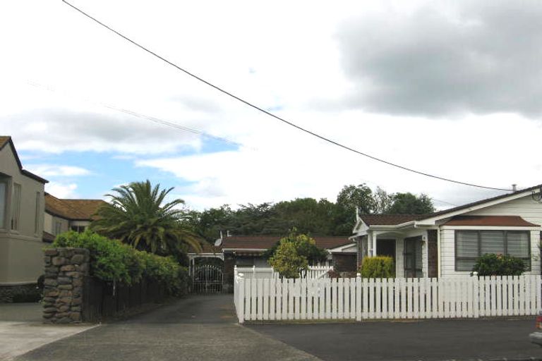 Photo of property in 2/11 Milford Road, Milford, Auckland, 0620