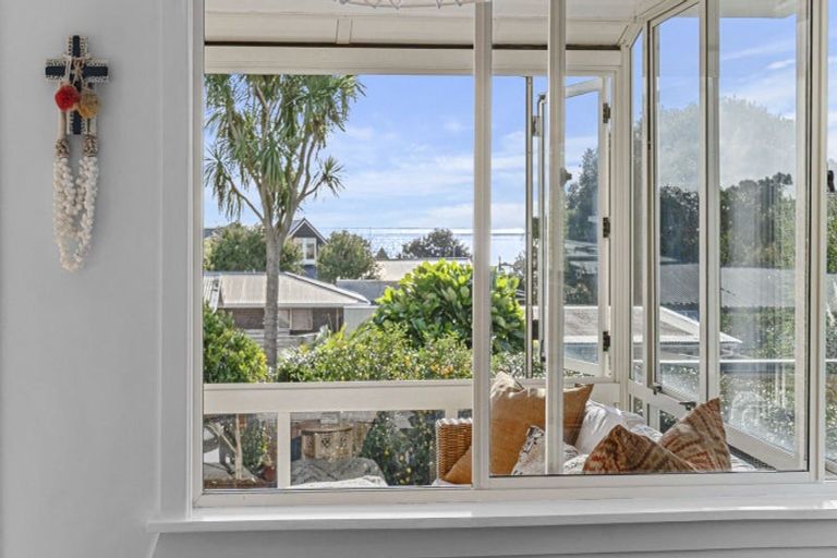 Photo of property in 37 Mcfarlane Street, Oakura, 4314