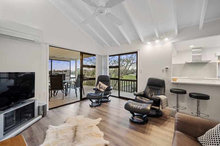 Photo of property in 21 St Annes Crescent, Wattle Downs, Auckland, 2103