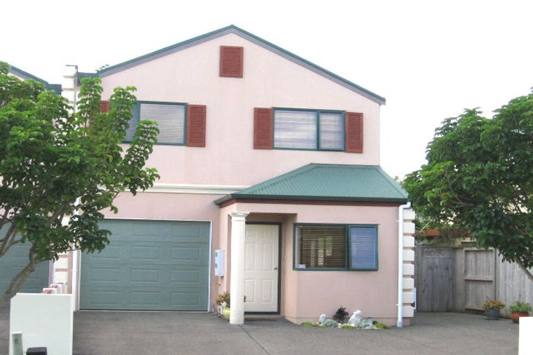 Photo of property in 4b Provence Esplanade, Te Atatu Peninsula, Auckland, 0610