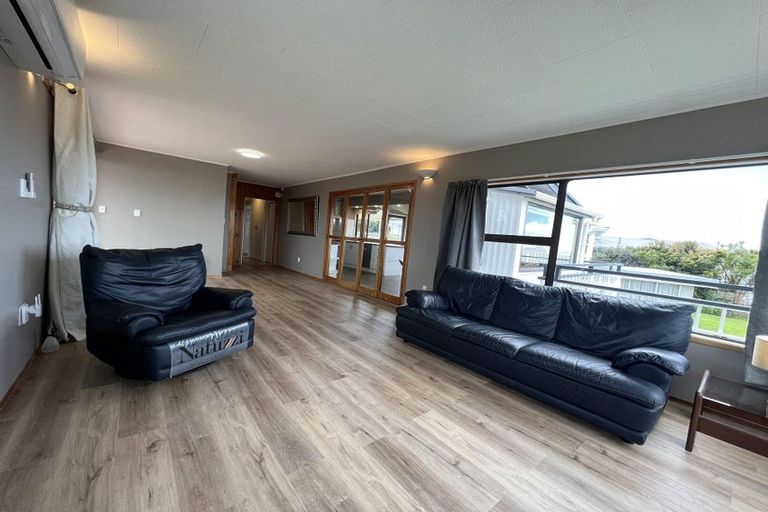 Photo of property in 166 Carlisle Road, Northcross, Auckland, 0632