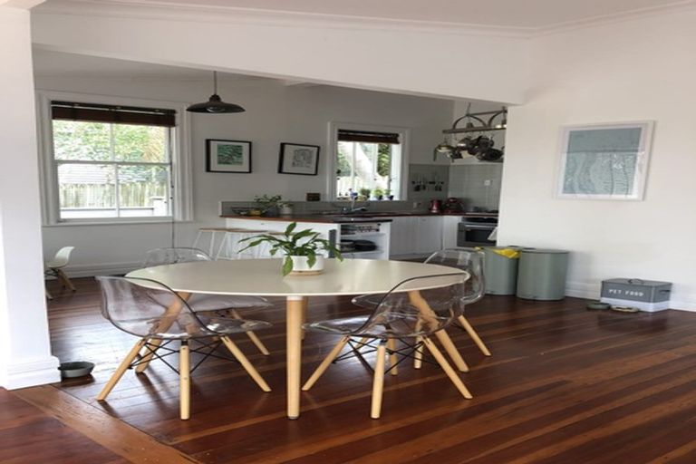 Photo of property in 1/47 Birkdale Road, Birkdale, Auckland, 0626