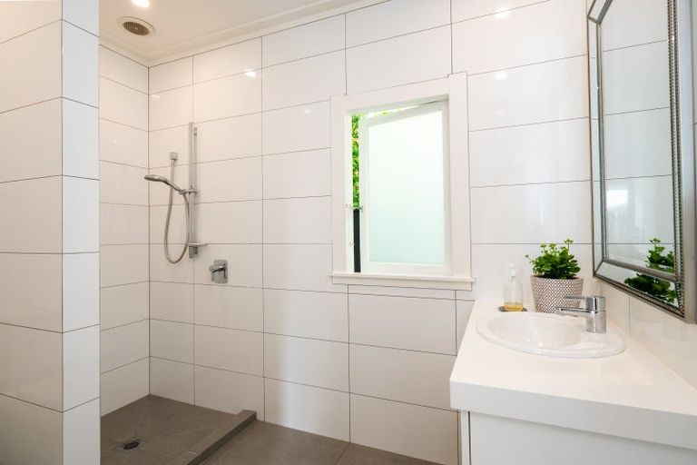 Photo of property in 30 Tauroa Road, Havelock North, 4130