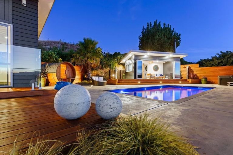 Photo of property in 36 Raukawa Road, Peka Peka, Waikanae, 5391