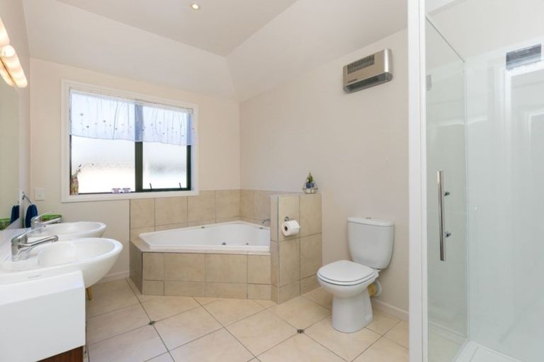 Photo of property in 44 Furlong Crescent, Churton Park, Wellington, 6037