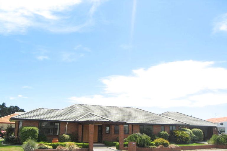 Photo of property in 2 Seacroft Place, Waimairi Beach, Christchurch, 8083