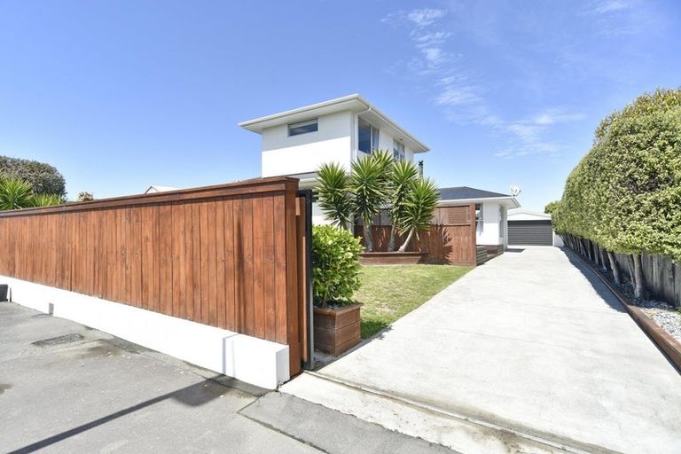 Photo of property in 9 Heathglen Avenue, Parklands, Christchurch, 8083