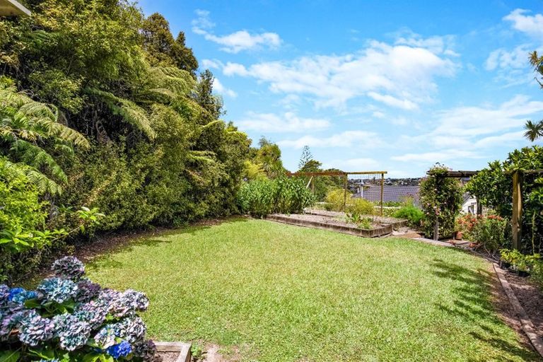 Photo of property in 16 Newstead Avenue, Browns Bay, Auckland, 0632