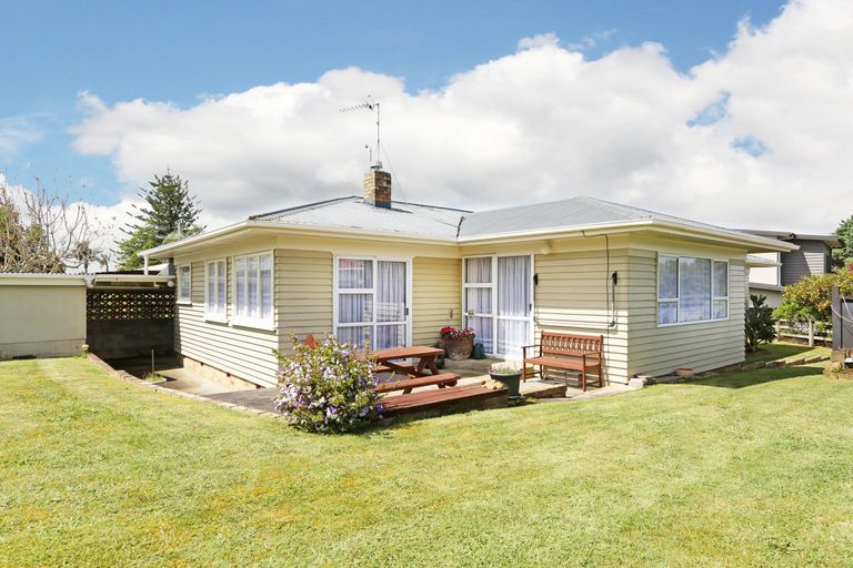 Photo of property in 18 Saint Johns Avenue, Tuakau, 2121