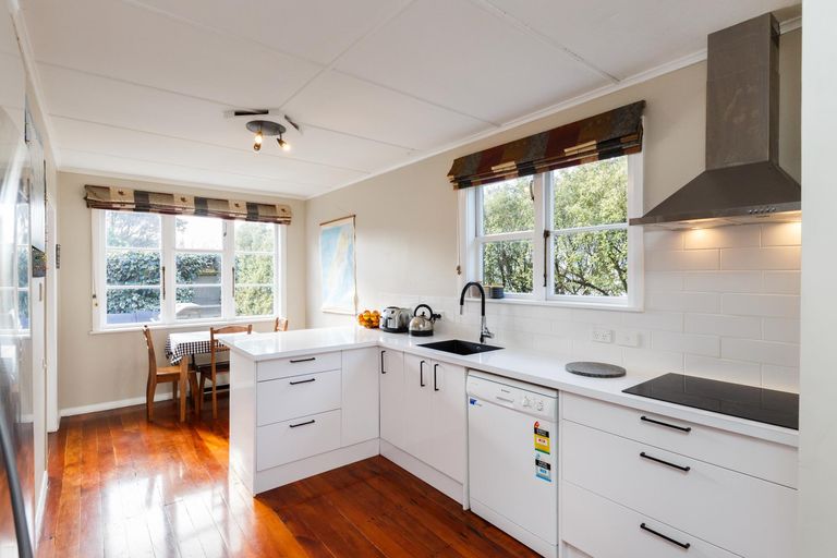 Photo of property in 3 Wharenui Terrace, Roslyn, Palmerston North, 4414