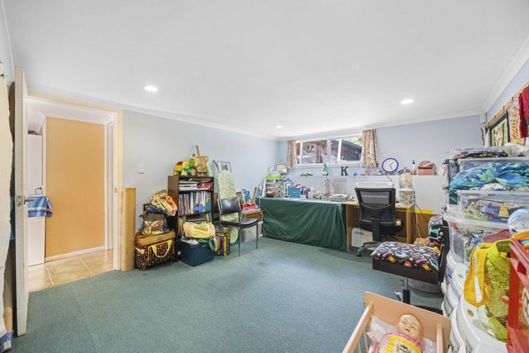 Photo of property in 38 Chatsworth Crescent, Pakuranga Heights, Auckland, 2010